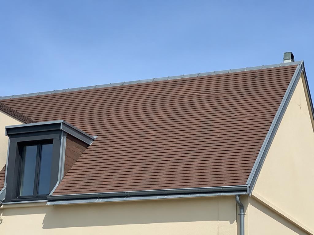 Toiture en tuile plate posée à neuf par SF Habitat à Bourges